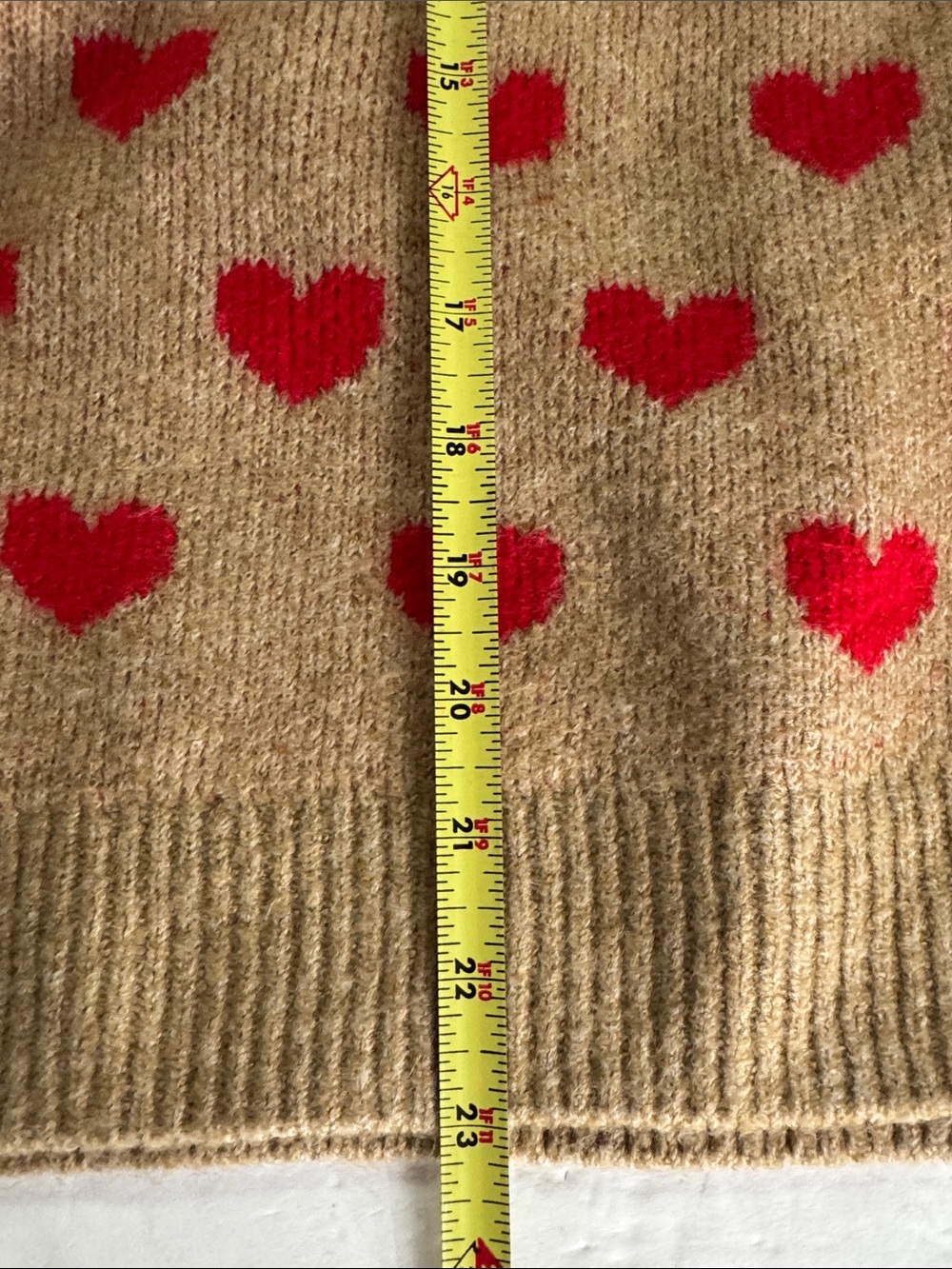 Vince Camuto Beige Crewneck Sweater Red Heart Motif M oversized casual winter - Picture 11 of 11